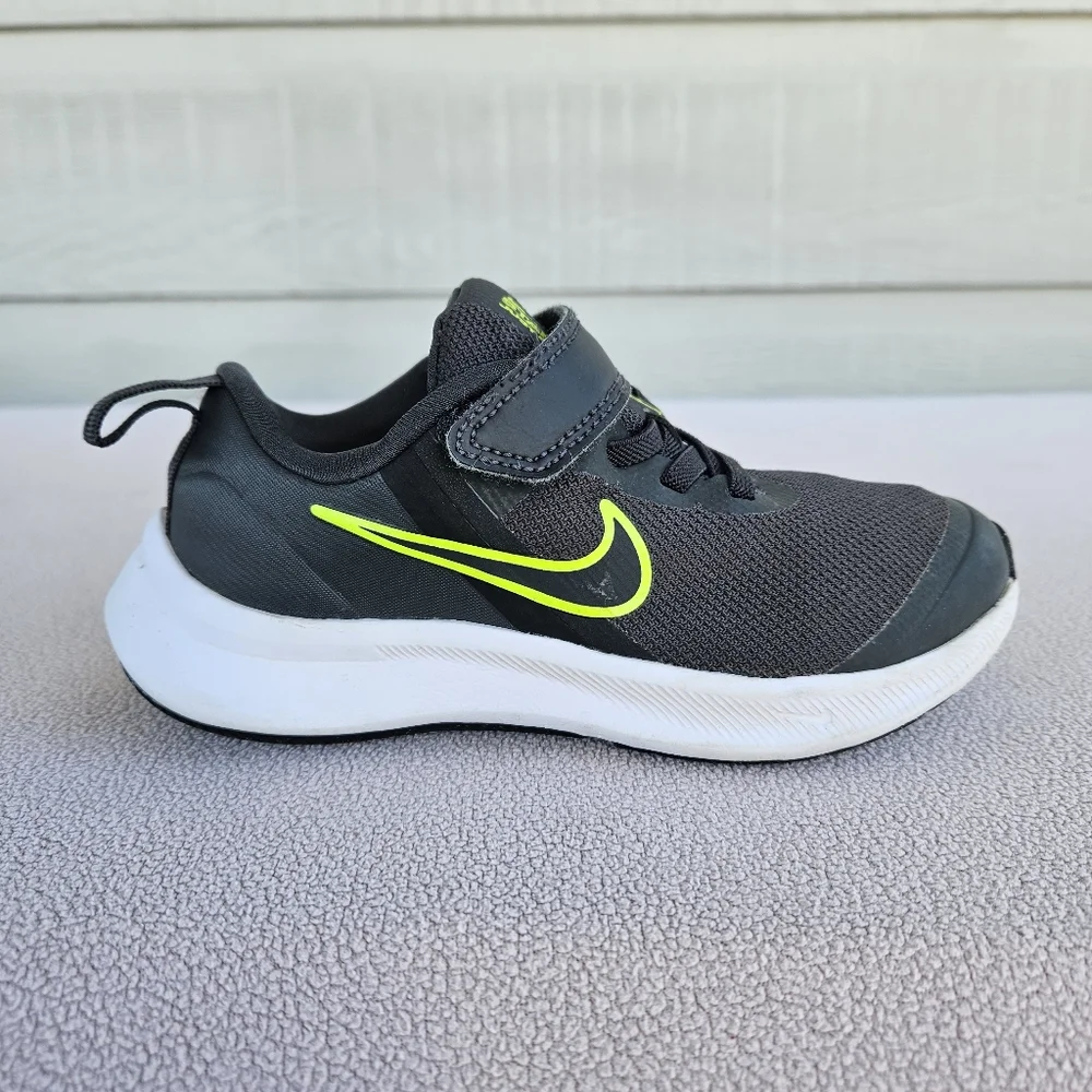 Nike Star Runner 3 Athletic Sneaker SZ 11C Sneaker Grey Hook & Loop DA2777-004